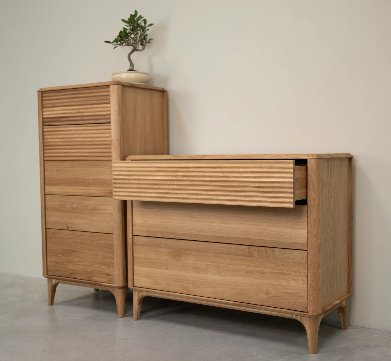 Elegancia Natural en Roble Macizo